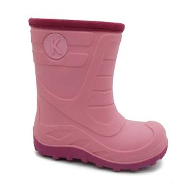 Impermeáveis botas de inverno bonito